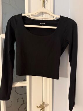 Hollister seamless Long-Sleeve Scoop Neck Crop Top